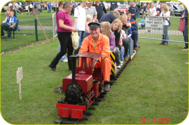 Mayor & Mayoress accompany the children on a ride